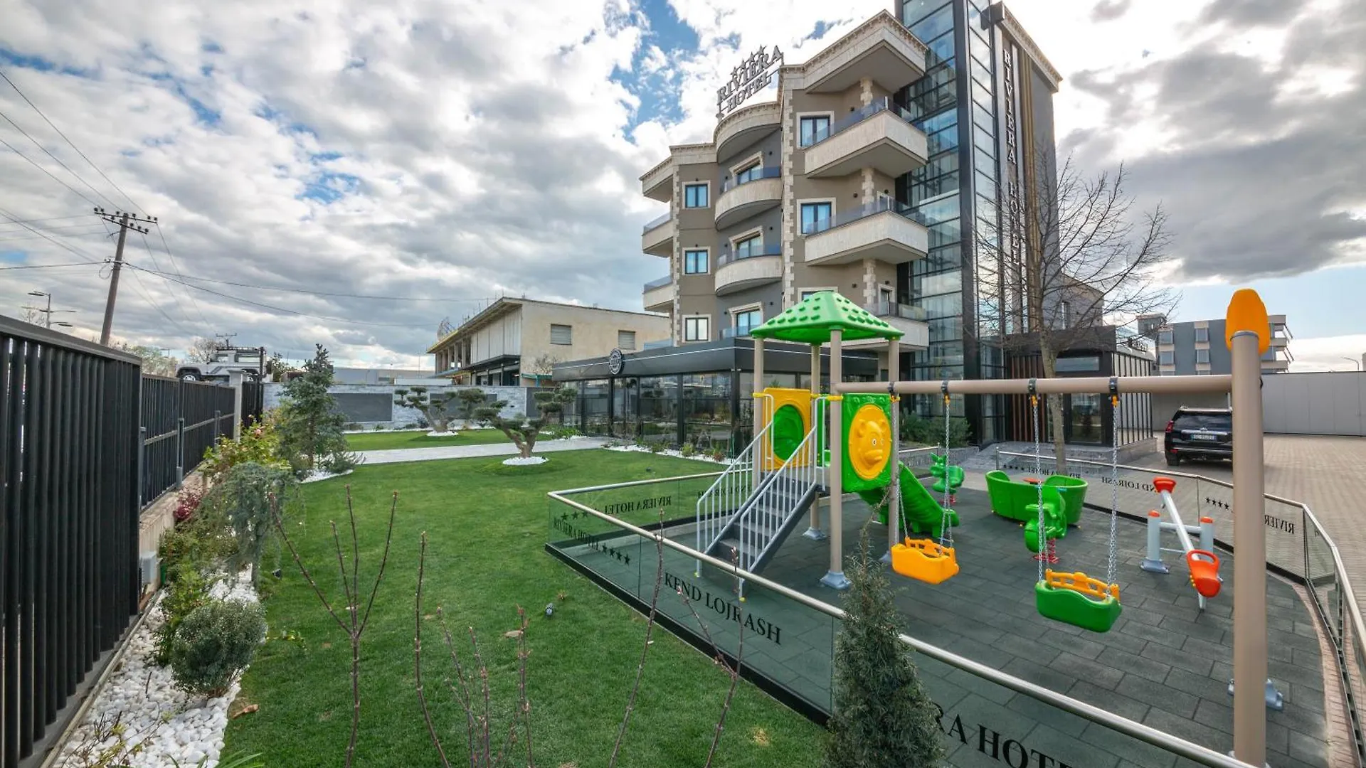 Hotel Riviera Kamez 4*,  Albania