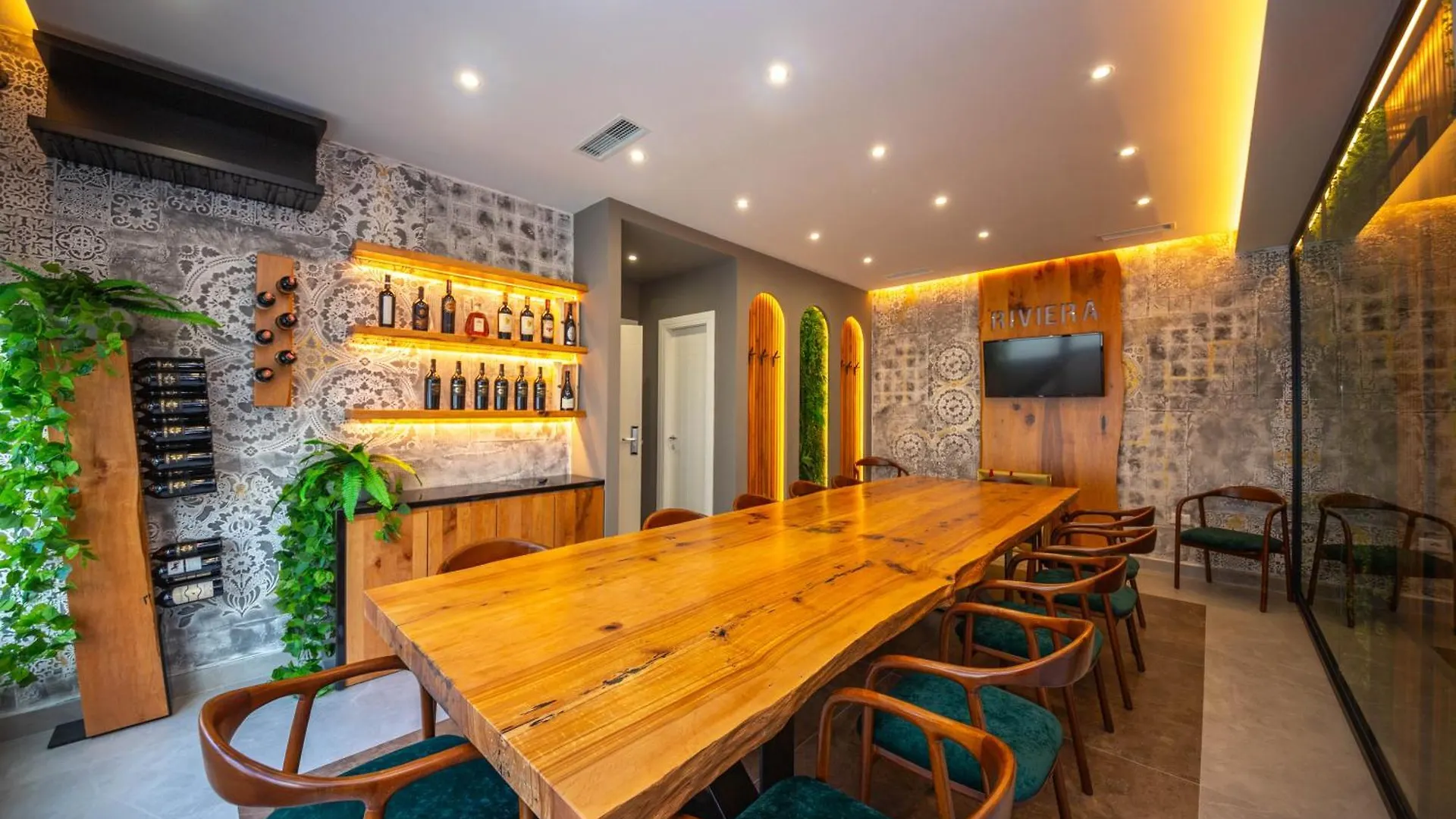 ****  Hotel Riviera Kamez Albania