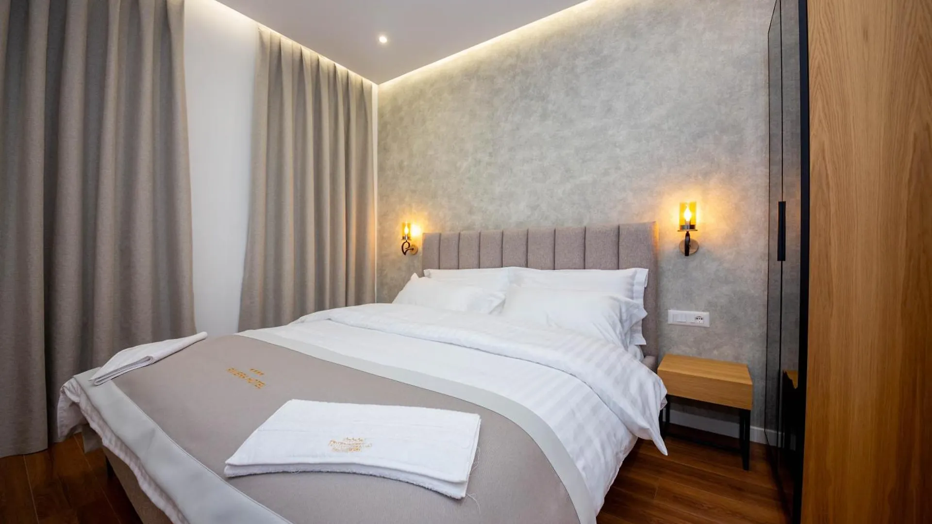 Hotel Riviera Kamez 4*,  Albania