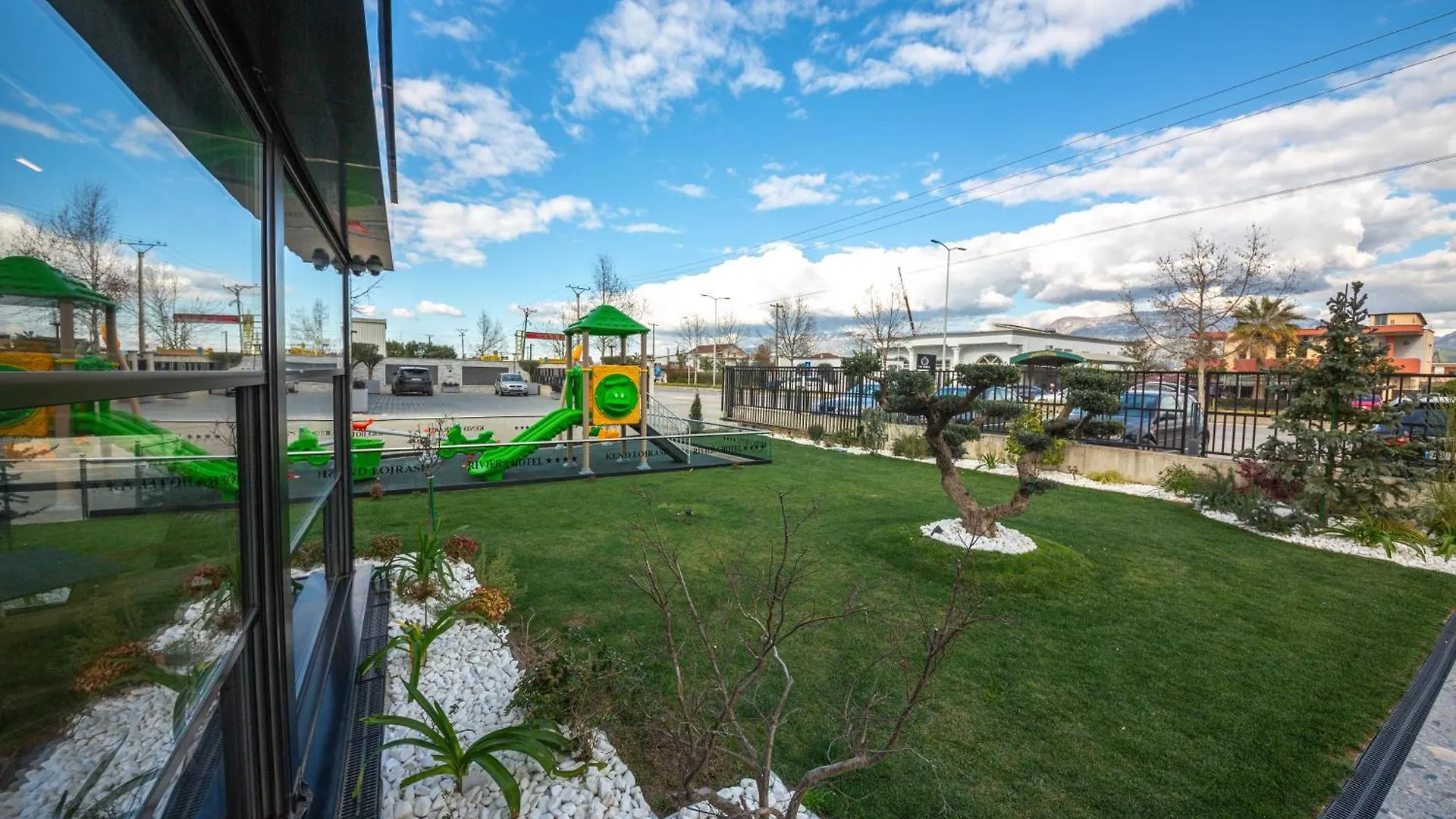 Hotel Riviera Tirana 4*,  Albania